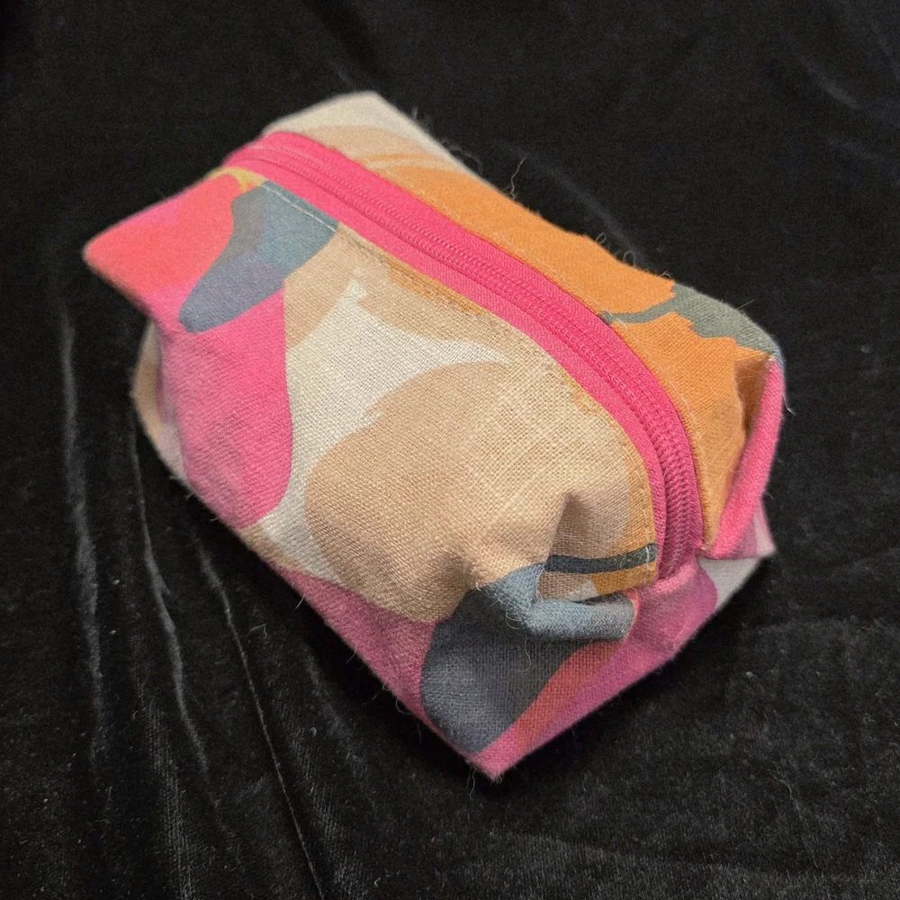 Colorful Women's Cosmetic Bag‎ with Pink Accents, NWOT